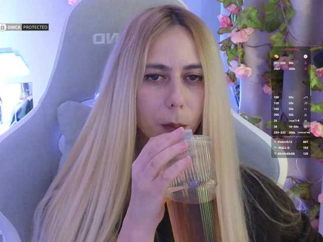 -Light-Fury-'s BongaCams show and profile