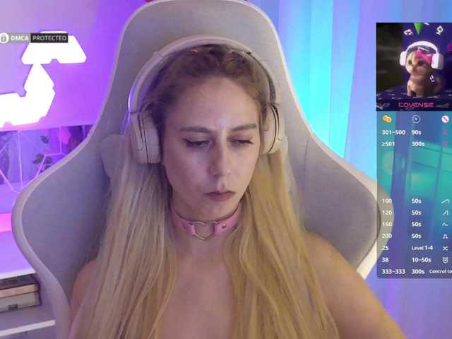 -Light-Fury-'s BongaCams show and profile