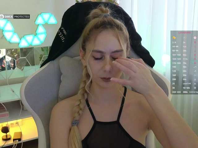 -Light-Fury-'s BongaCams show and profile