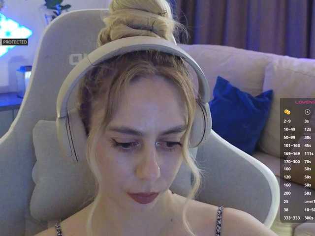 -Light-Fury-'s BongaCams show and profile