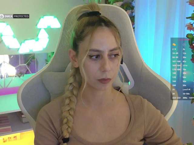 -Light-Fury-'s BongaCams show and profile