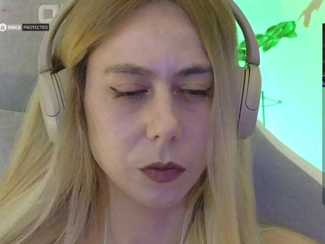 -Light-Fury-'s BongaCams show and profile