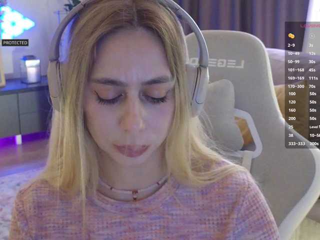 -Light-Fury-'s BongaCams show and profile