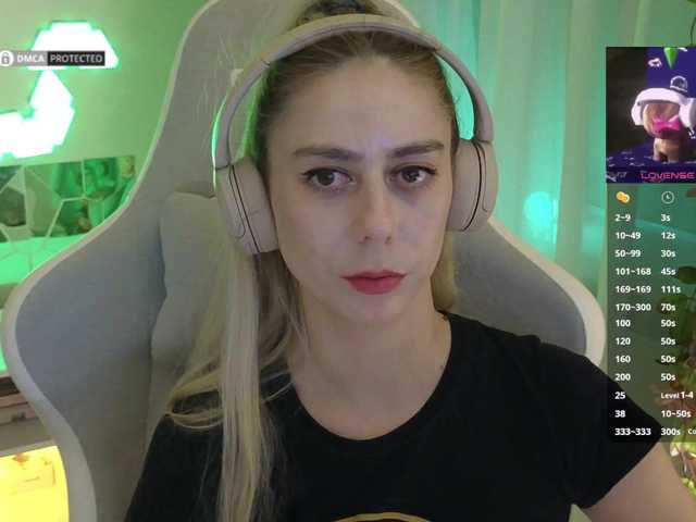 -Light-Fury-'s BongaCams show and profile