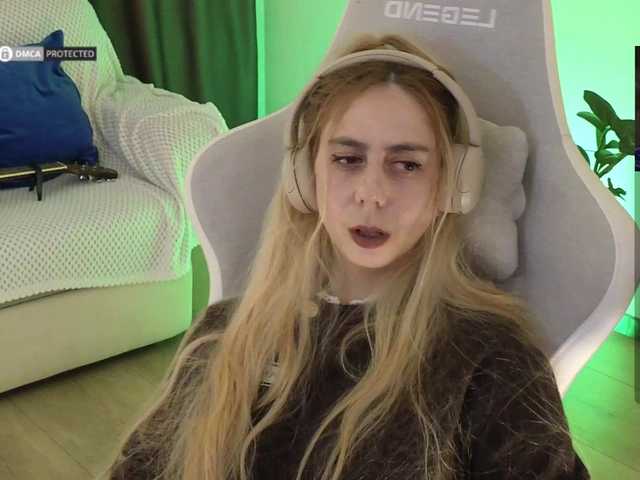 -Light-Fury-'s BongaCams show and profile