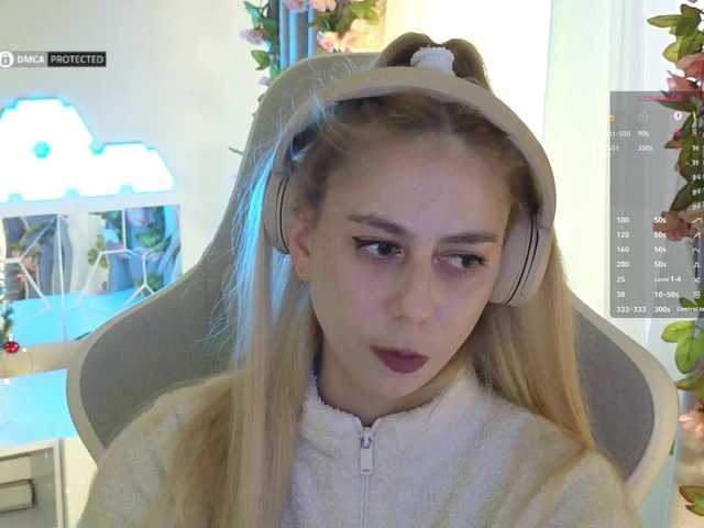 -Light-Fury-'s BongaCams show and profile