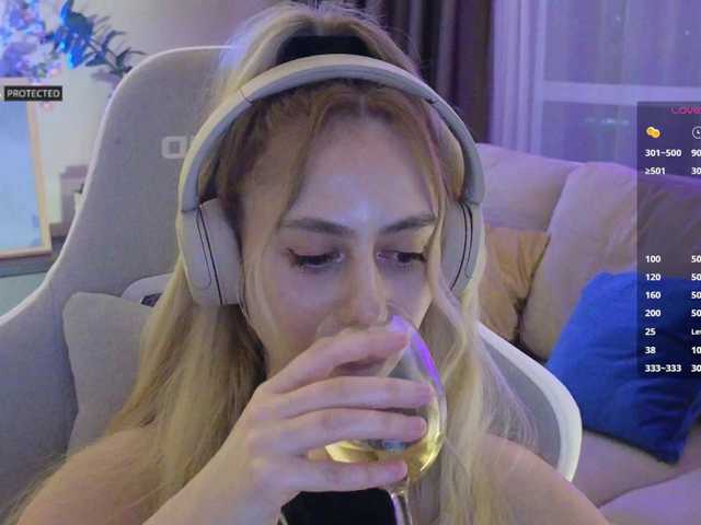 -Light-Fury-'s BongaCams show and profile