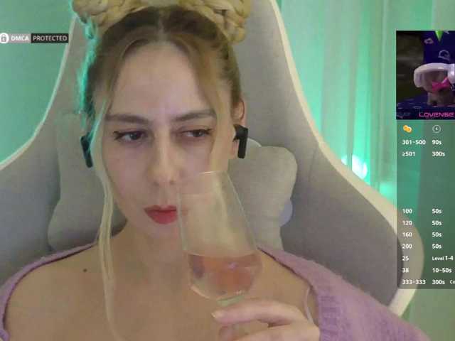 -Light-Fury-'s BongaCams show and profile