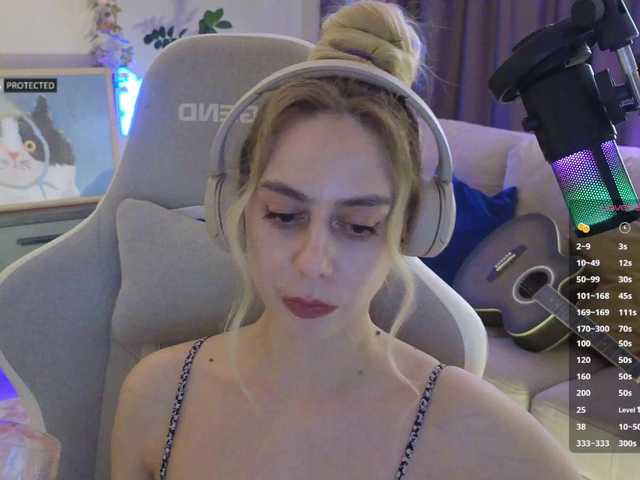 -Light-Fury-'s BongaCams show and profile