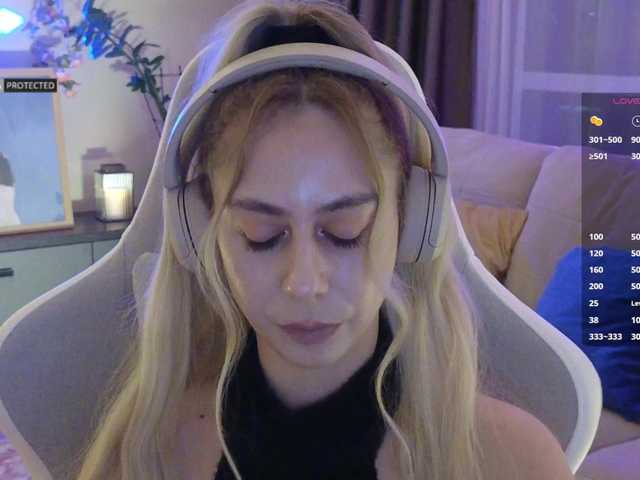 -Light-Fury-'s BongaCams show and profile