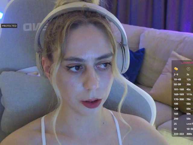 -Light-Fury-'s BongaCams show and profile