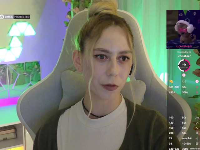 -Light-Fury-'s BongaCams show and profile