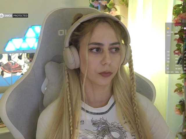 -Light-Fury-'s BongaCams show and profile