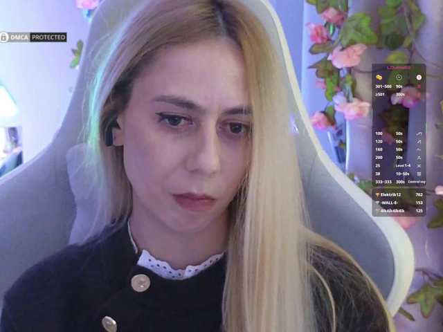 -Light-Fury-'s BongaCams show and profile