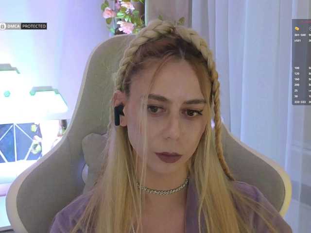 -Light-Fury-'s BongaCams show and profile