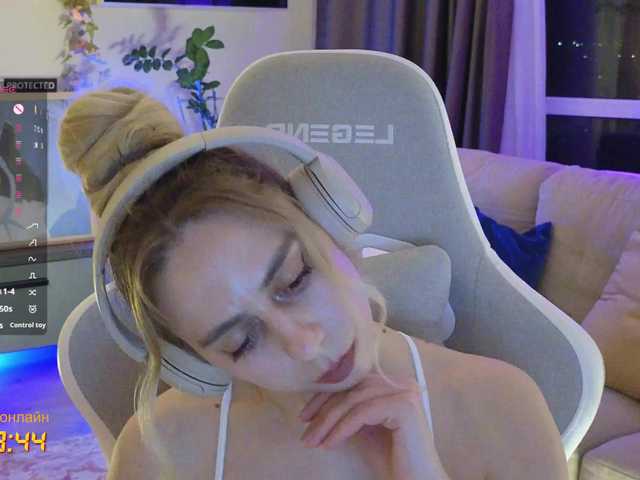 -Light-Fury-'s BongaCams show and profile