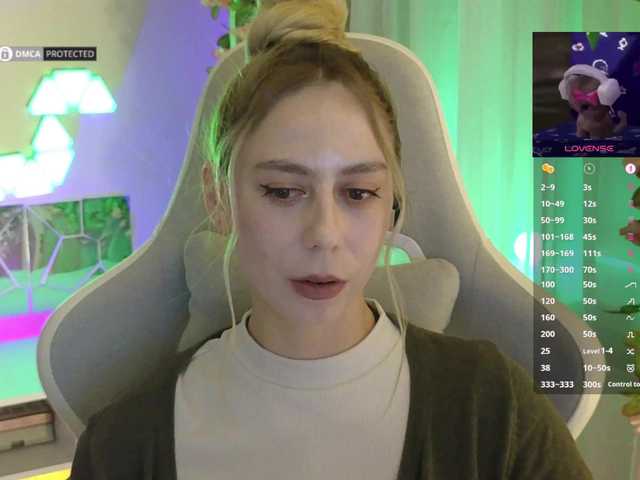 -Light-Fury-'s BongaCams show and profile