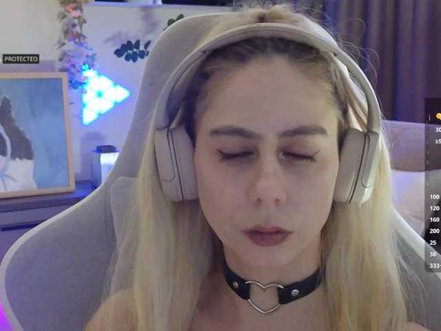 -Light-Fury-'s BongaCams show and profile