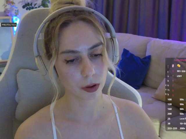 -Light-Fury-'s BongaCams show and profile