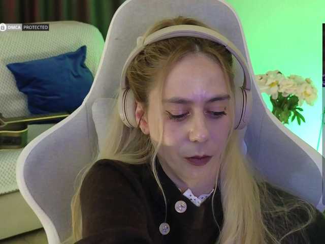 -Light-Fury-'s BongaCams show and profile