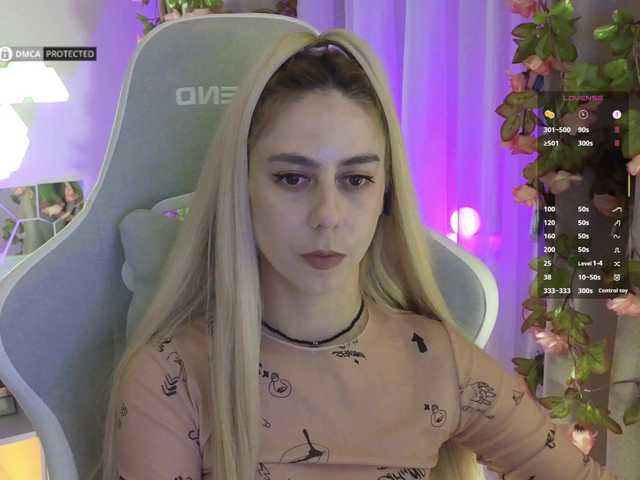 -Light-Fury-'s BongaCams show and profile