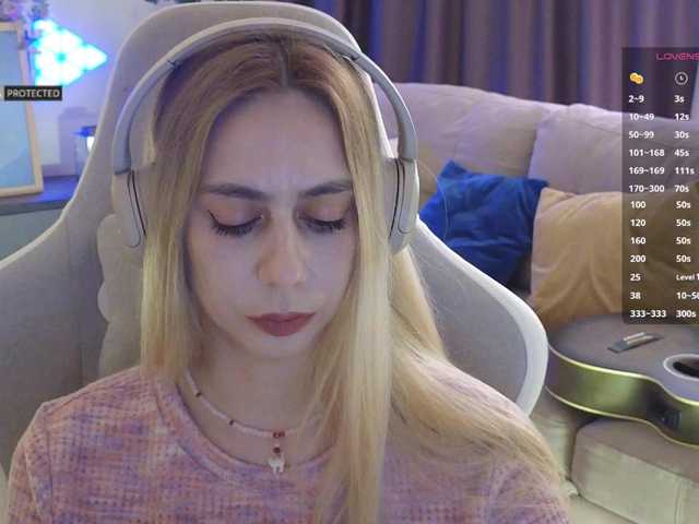 -Light-Fury-'s BongaCams show and profile