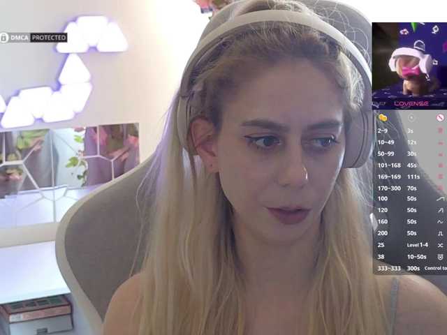 -Light-Fury-'s BongaCams show and profile