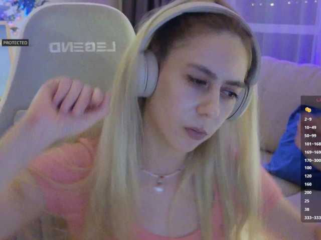 -Light-Fury-'s BongaCams show and profile