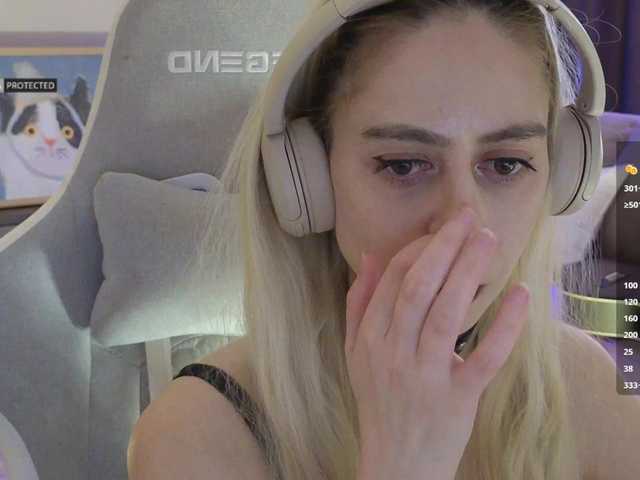 -Light-Fury-'s BongaCams show and profile