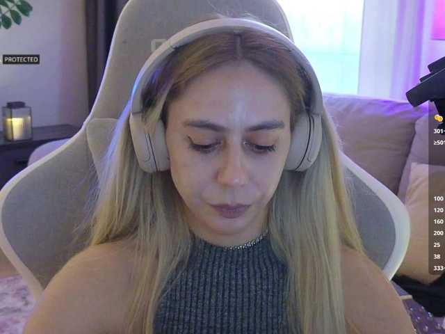 -Light-Fury-'s BongaCams show and profile