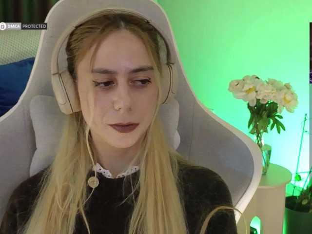 -Light-Fury-'s BongaCams show and profile