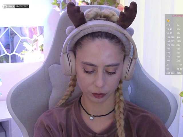 -Light-Fury-'s BongaCams show and profile