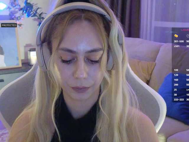 -Light-Fury-'s BongaCams show and profile