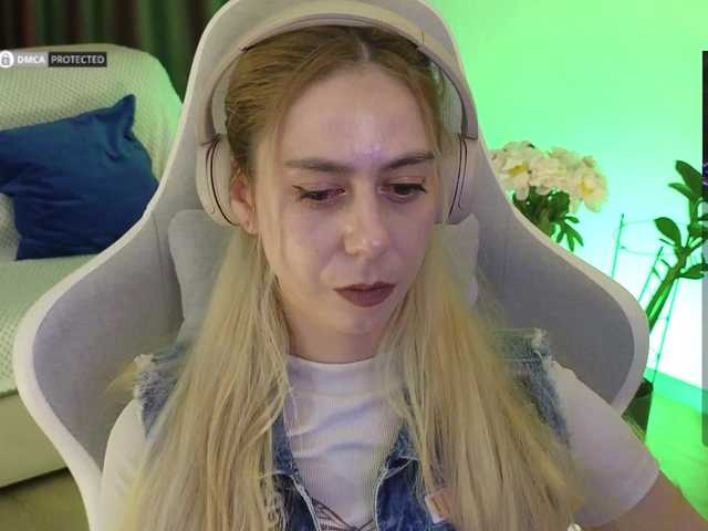 -Light-Fury-'s BongaCams show and profile