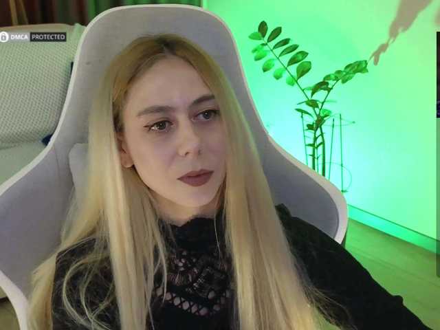 -Light-Fury-'s BongaCams show and profile