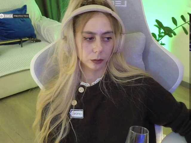 -Light-Fury-'s BongaCams show and profile