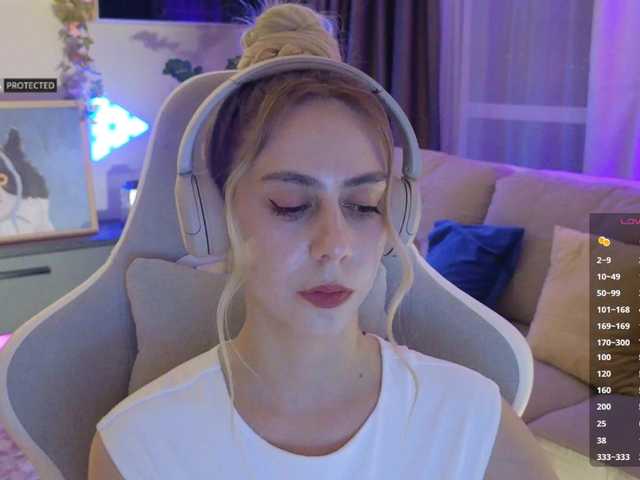 -Light-Fury-'s BongaCams show and profile