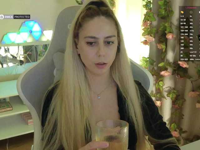 -Light-Fury-'s BongaCams show and profile