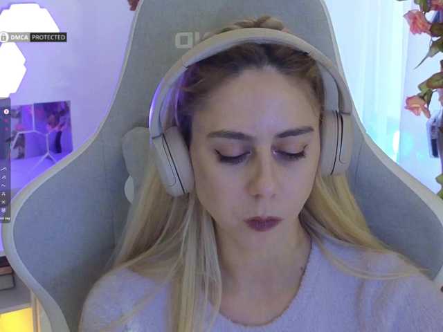 -Light-Fury-'s BongaCams show and profile