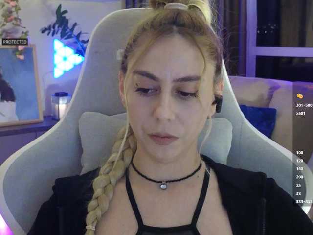 -Light-Fury-'s BongaCams show and profile