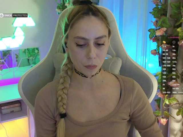 -Light-Fury-'s BongaCams show and profile