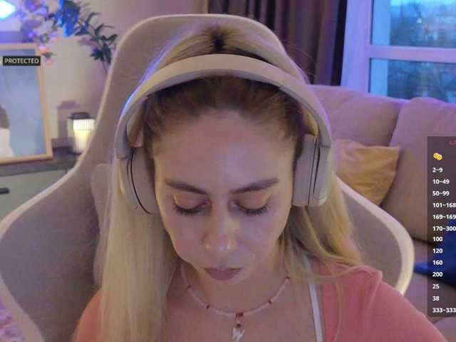 -Light-Fury-'s BongaCams show and profile