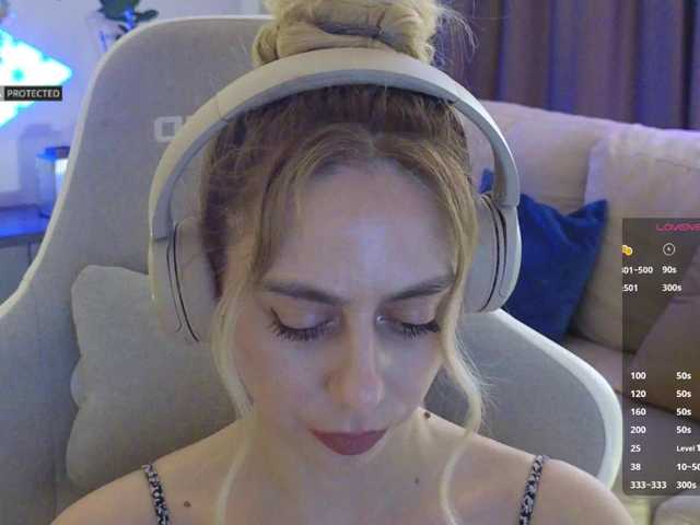 -Light-Fury-'s BongaCams show and profile