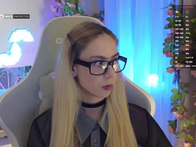 -Light-Fury-'s BongaCams show and profile