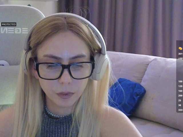 -Light-Fury-'s BongaCams show and profile