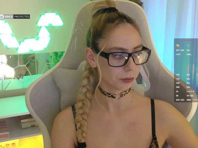 -Light-Fury-'s BongaCams show and profile