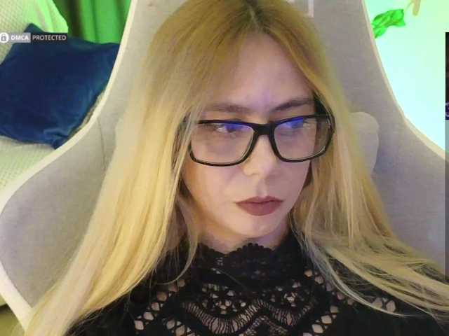 -Light-Fury-'s BongaCams show and profile