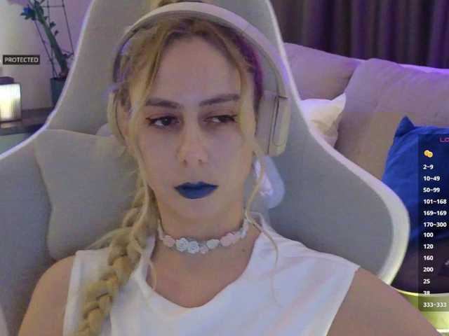 -Light-Fury-'s BongaCams show and profile