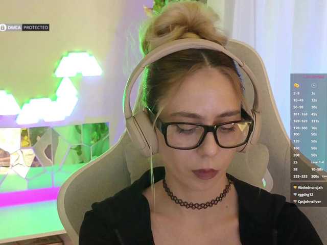 -Light-Fury-'s BongaCams show and profile