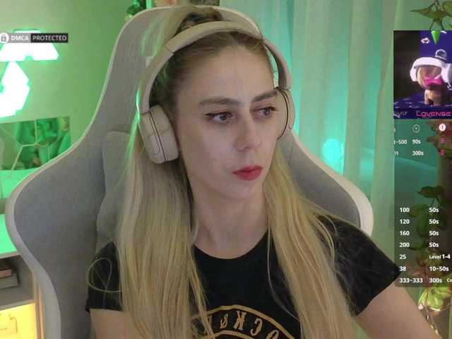 -Light-Fury-'s BongaCams show and profile